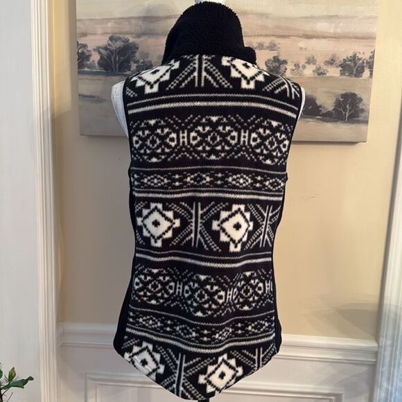 CHAPS Alpine Zippered Vest - Picture 4 of 8